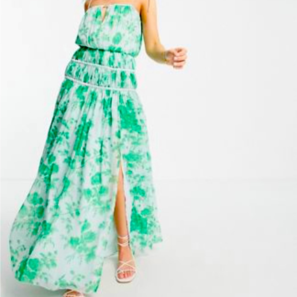 Beautiful flow of a maxi dress!